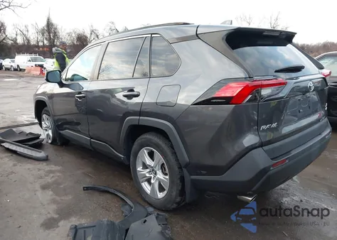2021 Toyota Rav4 Xle z USA, uszkodzony, nr VIN 2T3P1RFV4MW167191